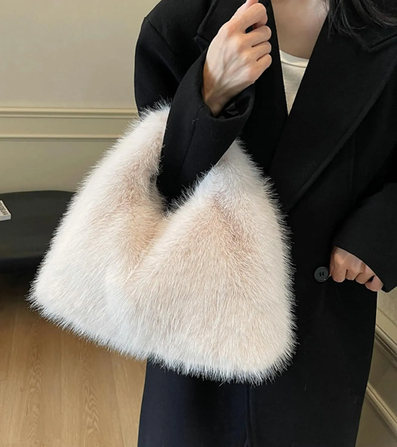 Faux Fur Shoulder Bag Women Trendy Plush Handbag Crossbody Clutch Fall Winter Daily Commuter Bag Party Wedding Gift