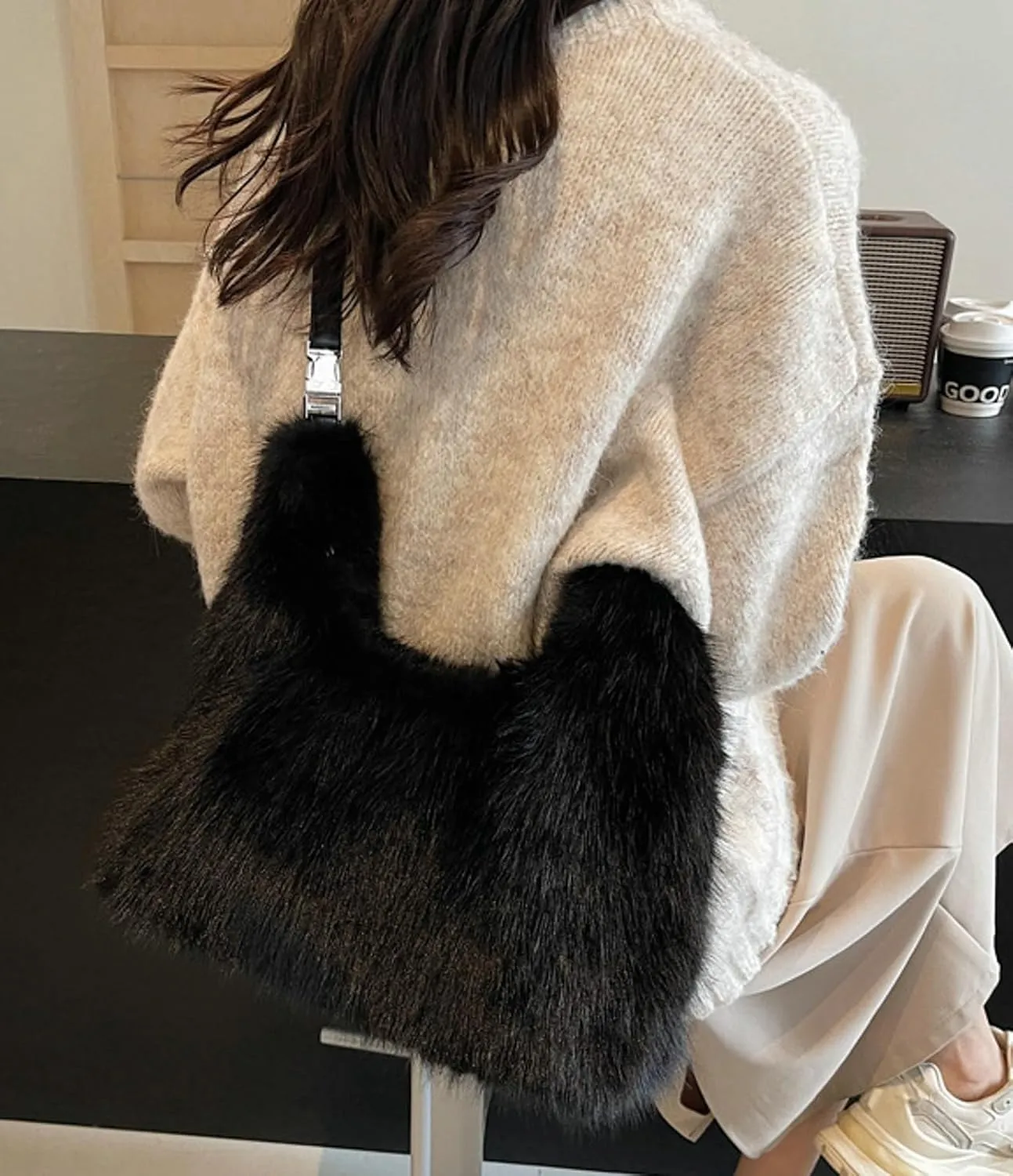 Faux Fur Shoulder Bag Women Trendy Plush Handbag Crossbody Clutch Fall Winter Daily Commuter Bag Party Wedding Gift