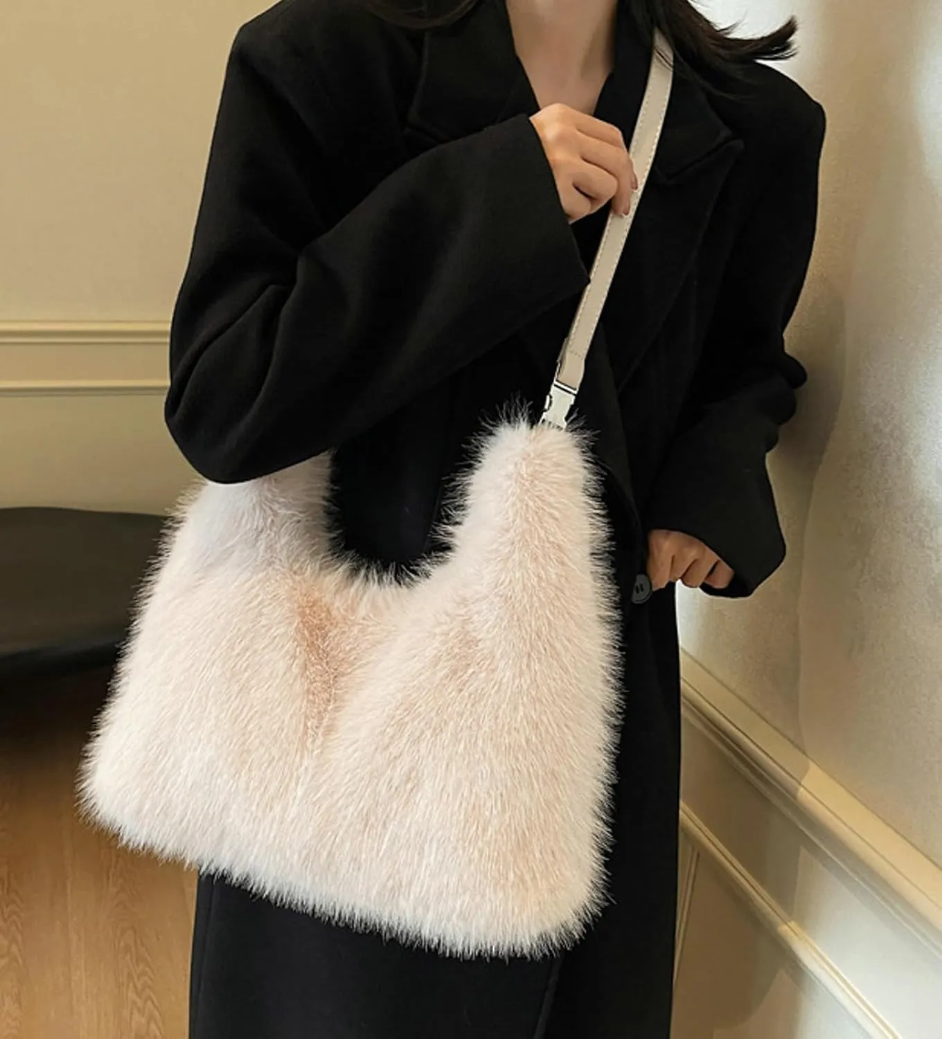 Faux Fur Shoulder Bag Women Trendy Plush Handbag Crossbody Clutch Fall Winter Daily Commuter Bag Party Wedding Gift